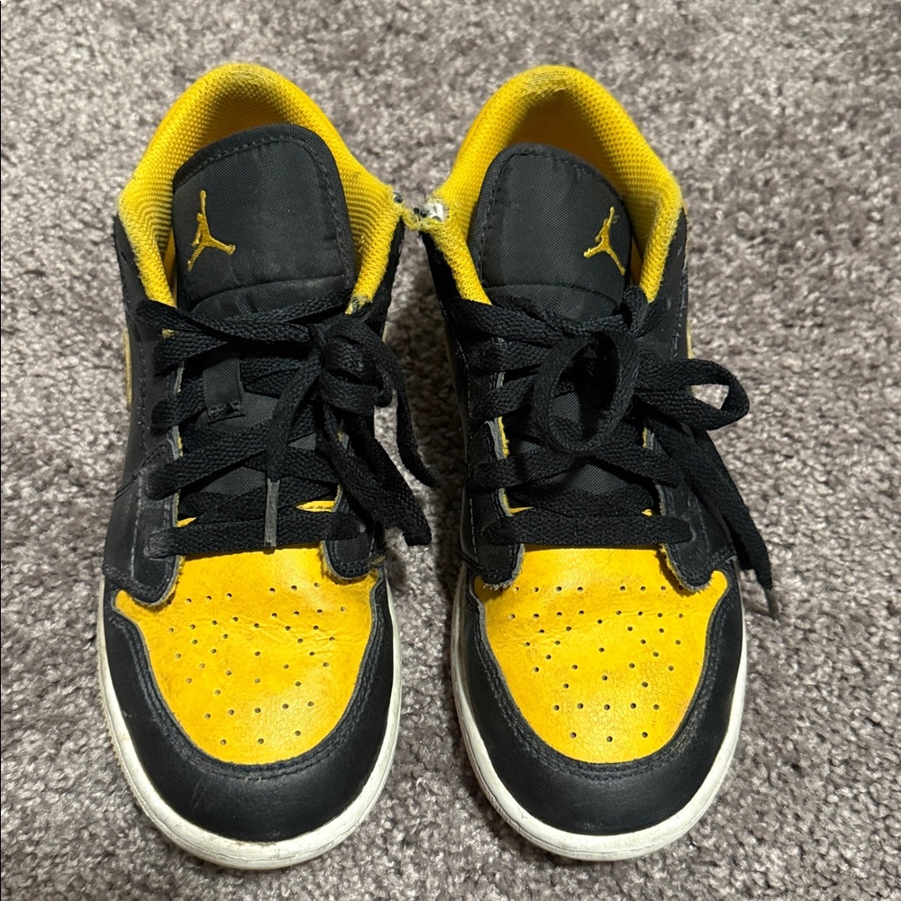 Nike Kids Dunk Low - Size 4.5